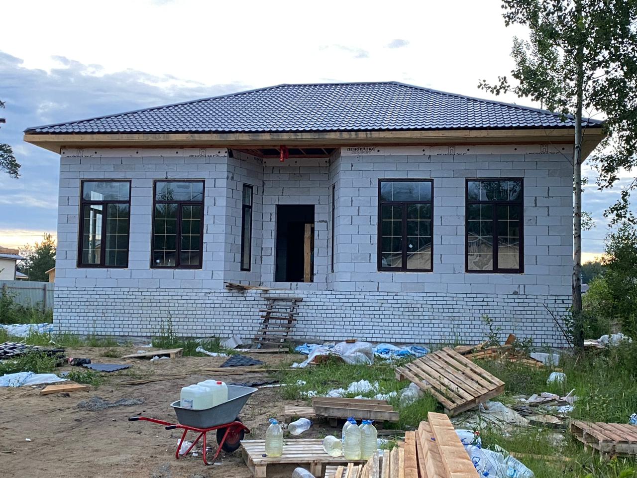 Монтаж шатровой крыши и кровли в Боровске и Калужской области
